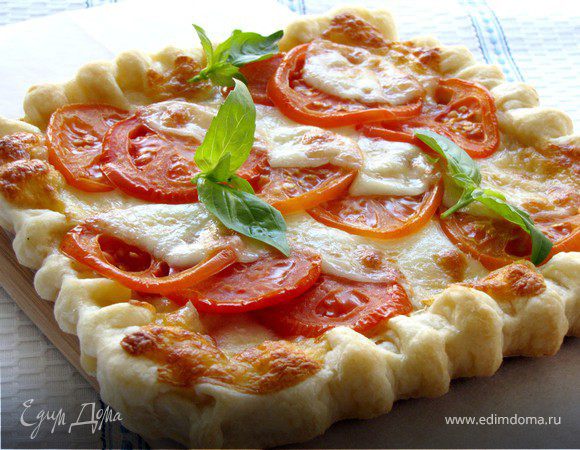 Пирог с помидорами, моцареллой и сладким перцем