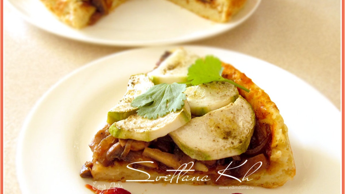 Картофельный пирог с грибами и кабачками