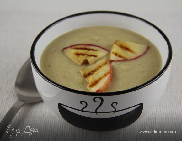 Суп-пюре из сельдерея с яблоком, сидром и чеддером