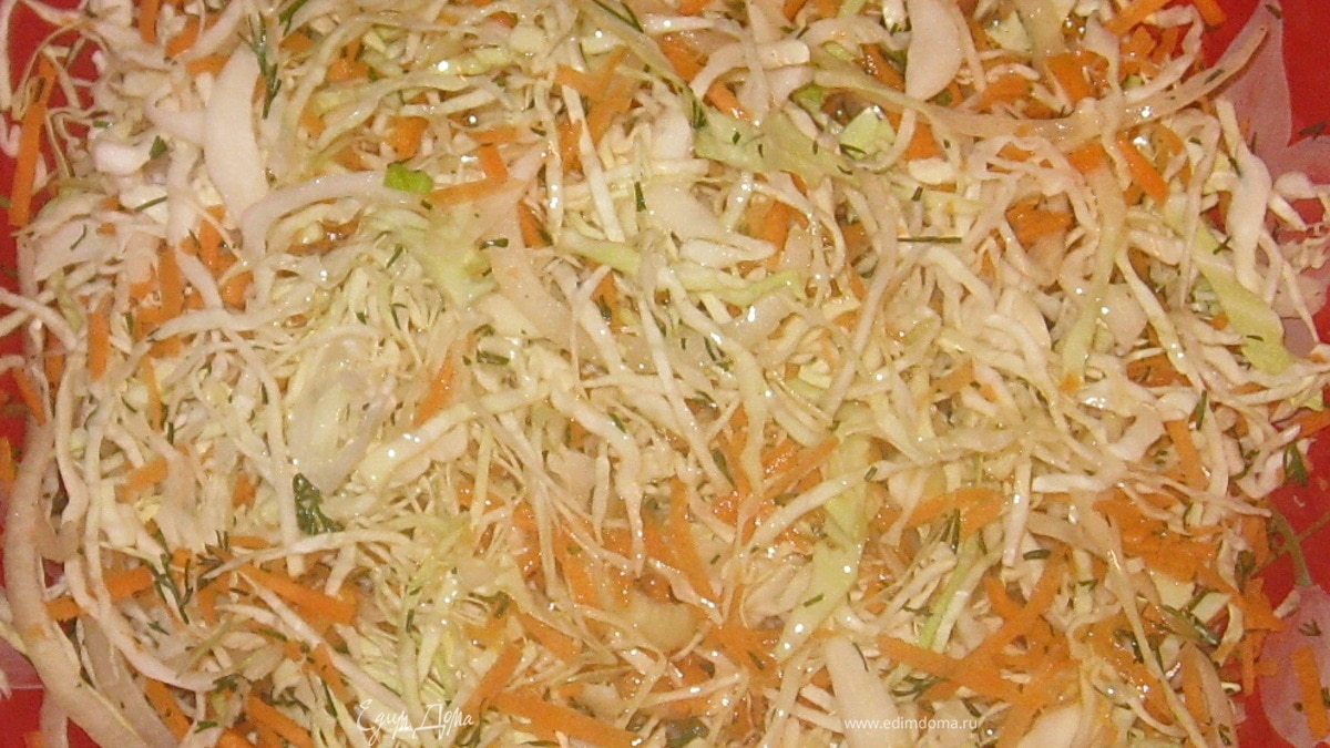 Салат витаминный из капусты и моркови
