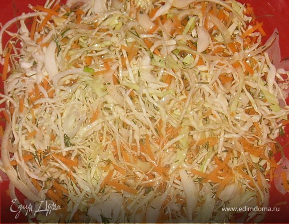 Салат витаминный из капусты и моркови