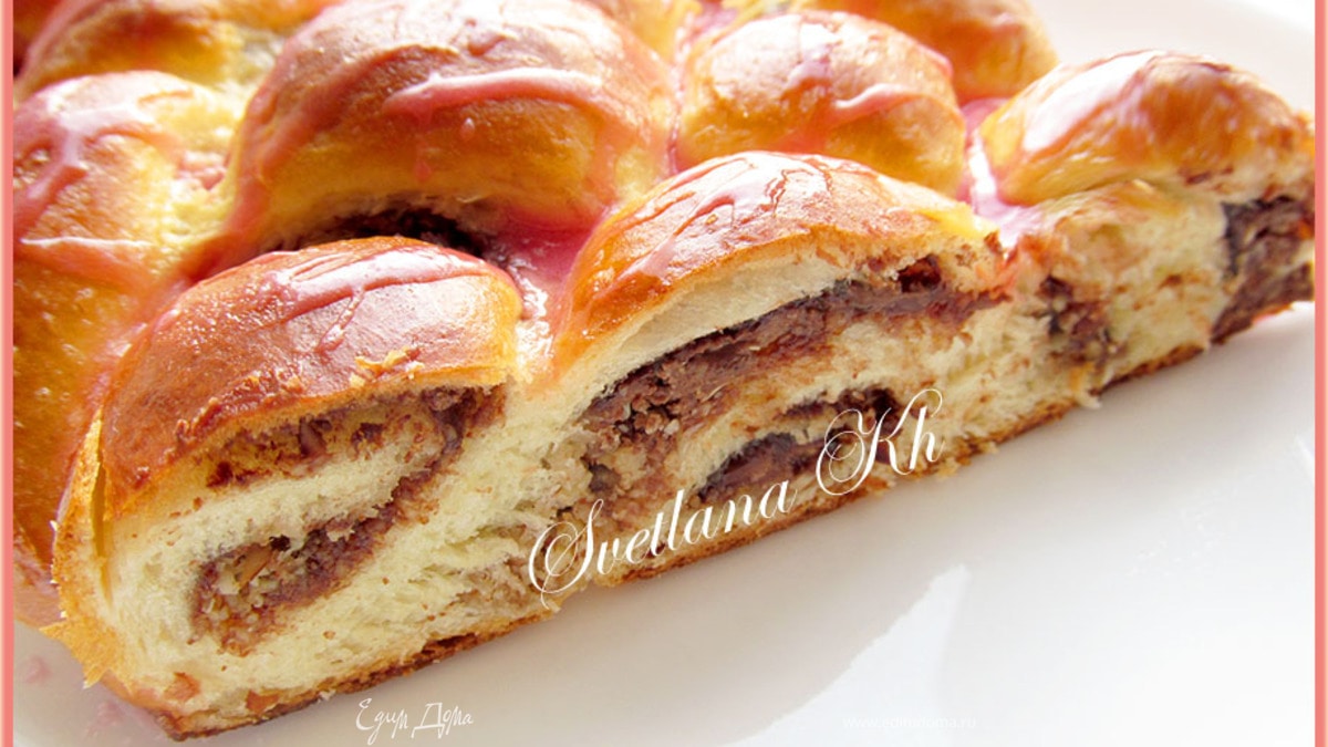 Плетенка из пяти жгутов с орехами и шоколадом