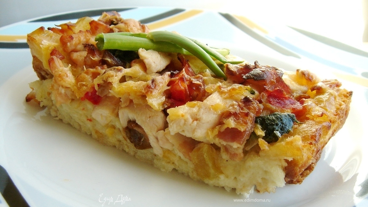 Страта с овощами, курицей и грибами