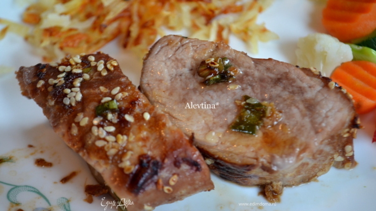 Маринованное свиное филе с кунжутом