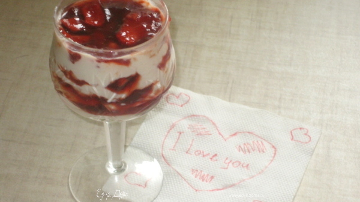 Десерт из маскарпоне и ягодно-яблочного конфитюра