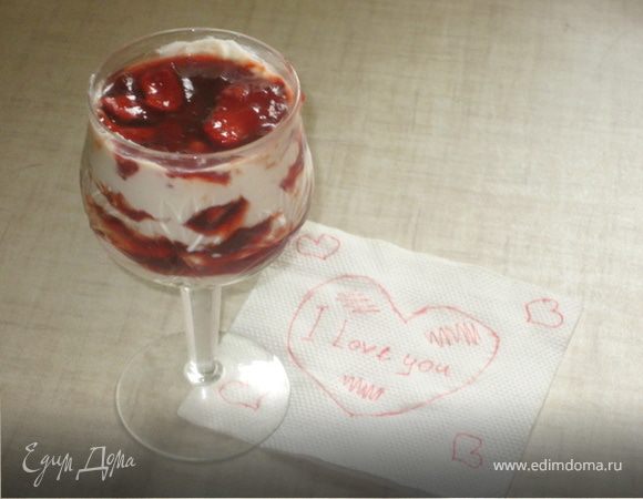 Десерт из маскарпоне и ягодно-яблочного конфитюра Десерт из маскарпоне и ягодно-яблочного конфитюра