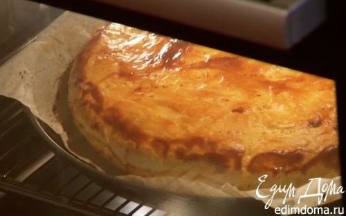 Рецепт Луковый пирог с козьим сыром и пармезаном