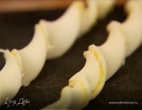 Хрустящие палочки из слоеного теста Хрустящие палочки из слоеного теста