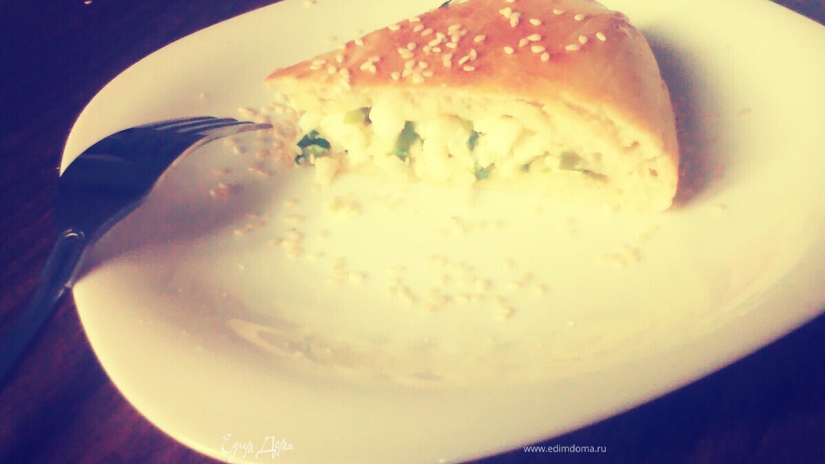 Пирог с зеленым луком и яйцом