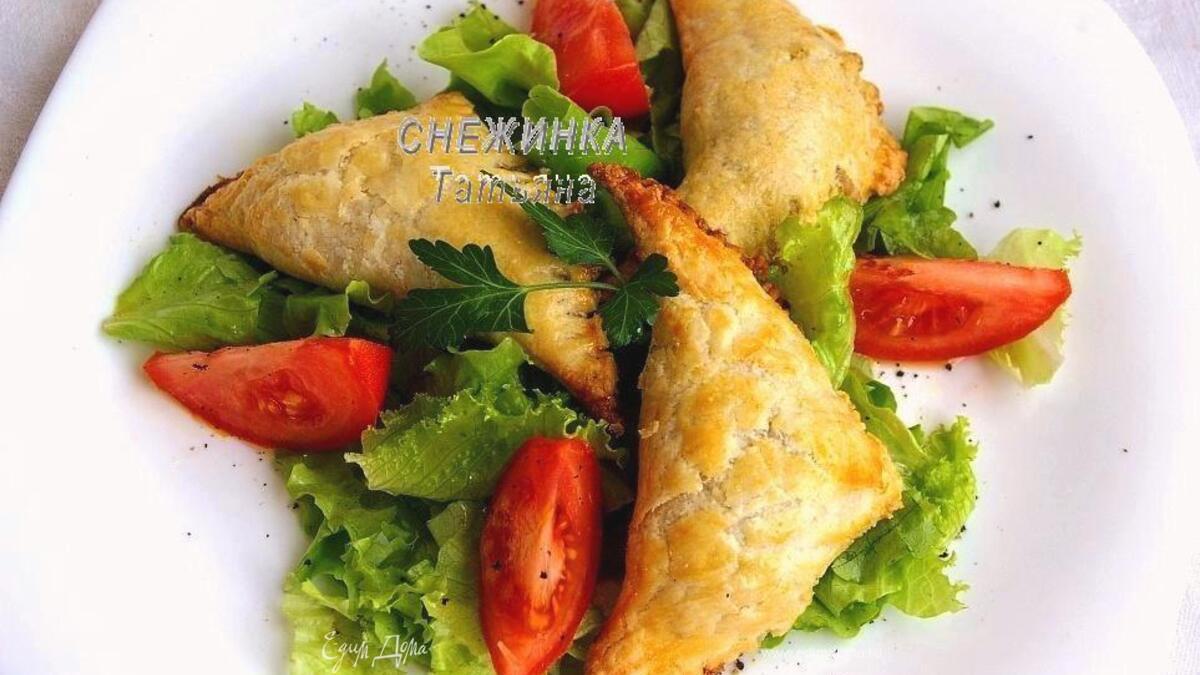 Салат с пирожками из морепродуктов