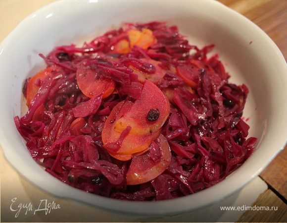 Пряная тушеная капуста с яблоками Пряная тушеная капуста с яблоками