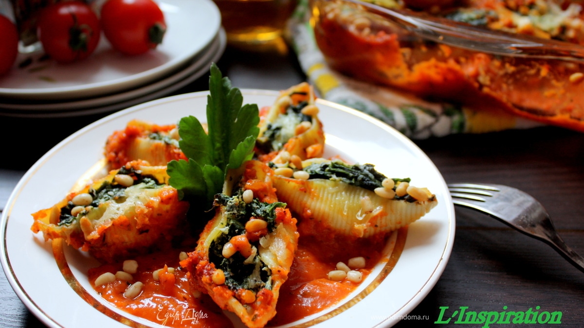 Конкилье, фаршированные шпинатом и рикоттой