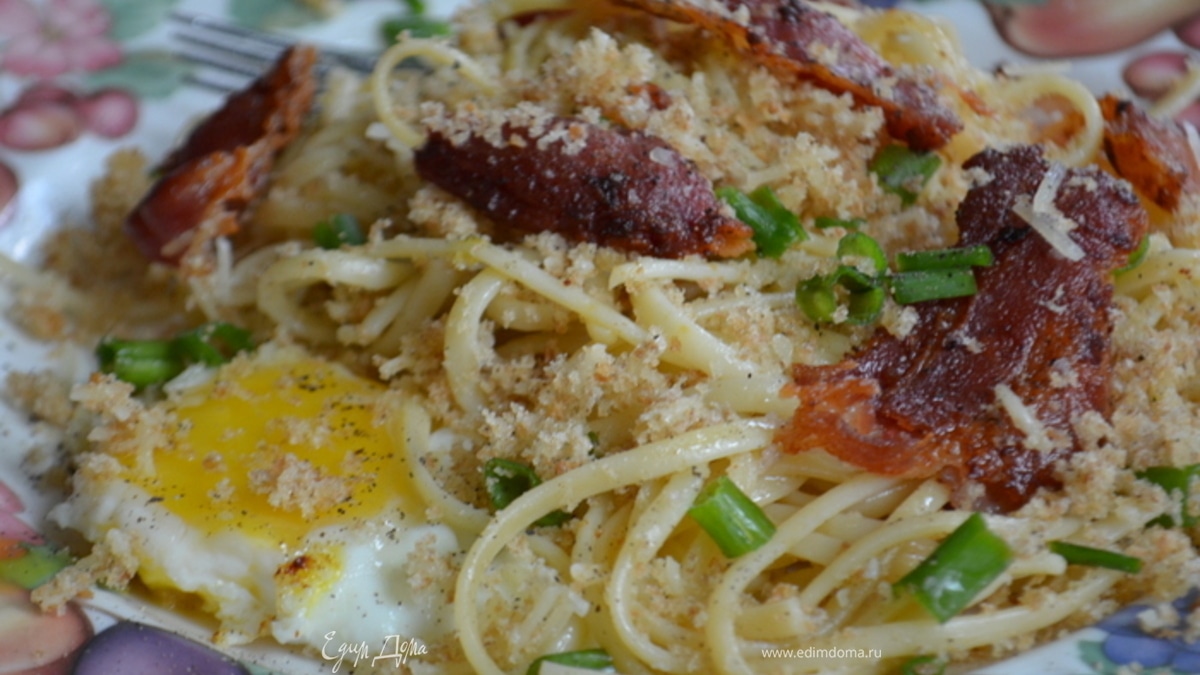 Спагетти с беконом и яйцом