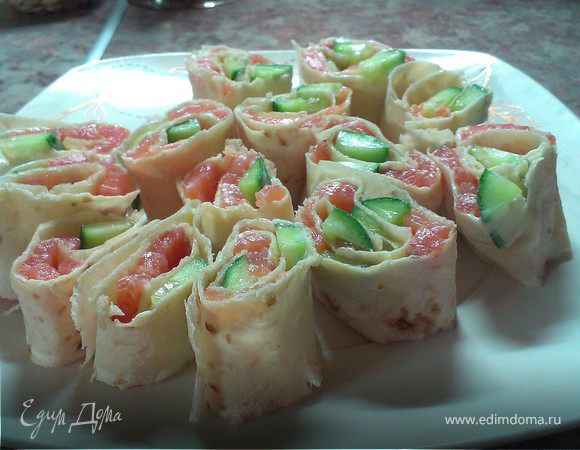 РУЛЕТ ИЗ ЛАВАША С СЕМГОЙ И ОГУРЦОМ РУЛЕТ ИЗ ЛАВАША С СЕМГОЙ И ОГУРЦОМ