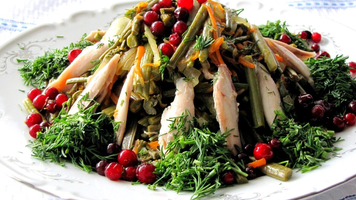 Салат "Лесной" с папоротником