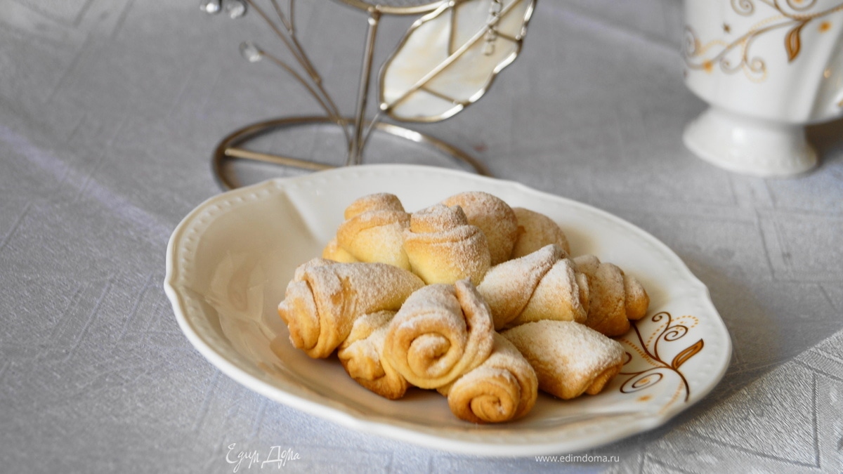 Розы из творожного теста