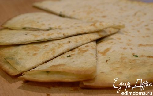 Рецепт Мексиканская тортилья с сыром, кинзой и чили