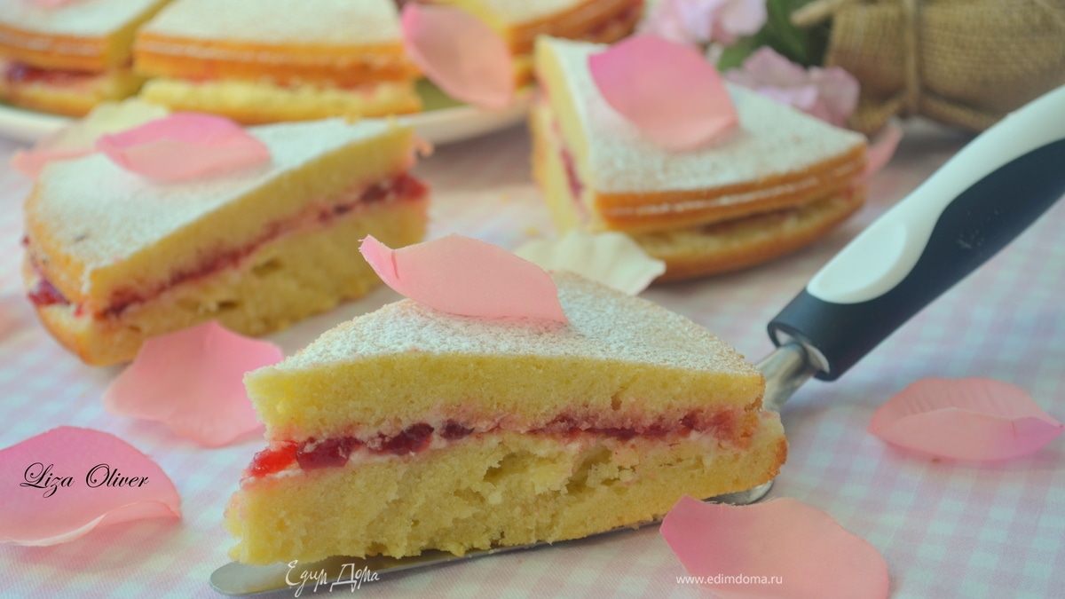 Сэндвич "Виктория" с клубничным джемом и сливочным кремом