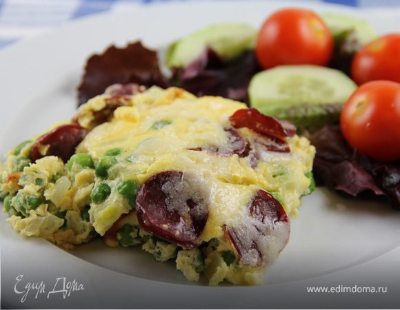 Фриттата с зеленым горошком, ветчиной и луком