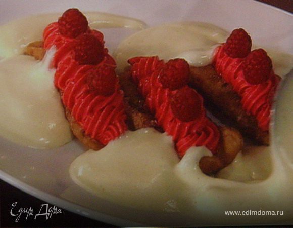 Малиновое сорбе в лодочках из песочного теста с ванильным соусом Малиновое сорбе в лодочках из песочного теста с ванильным соусом