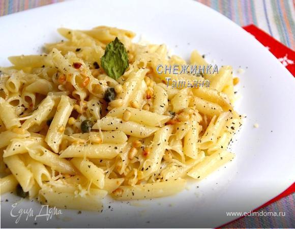 Паста с печеным чесноком, кедровыми орешками и каперсами Паста с печеным чесноком, кедровыми орешками и каперсами