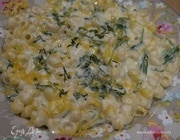 Макароны с зеленым соусом и сыром