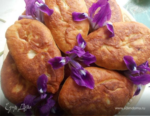 Пирожки "Из детства" с яйцом и зеленым луком Пирожки "Из детства" с яйцом и зеленым луком