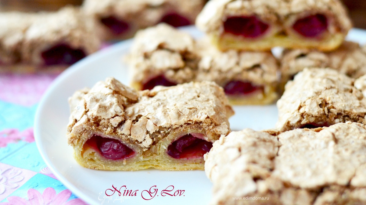 Песочное печенье с ореховым безе и вишней «Глаза совы»