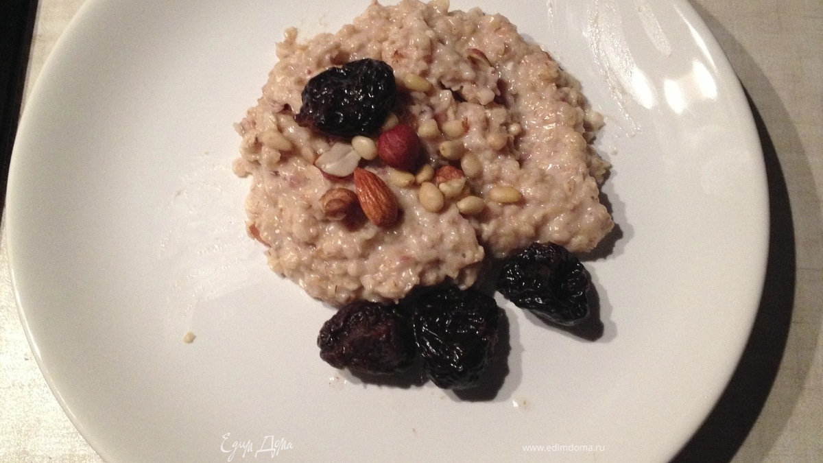 Каша с сухофруктами и орехами