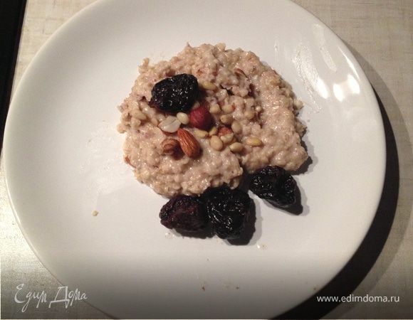 Каша с сухофруктами и орехами Каша с сухофруктами и орехами