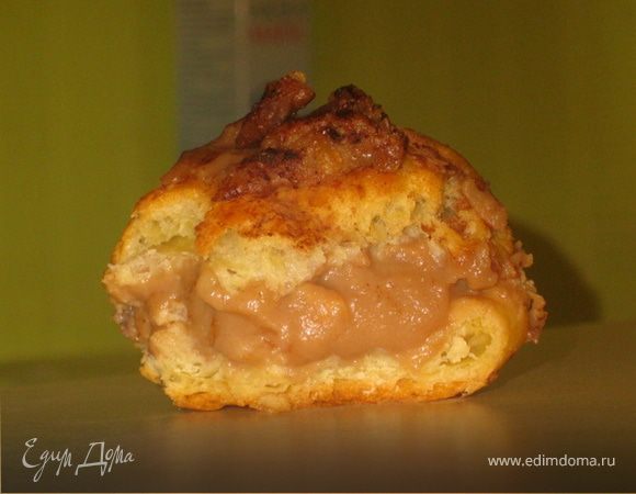 Профитроли с шоколадно-фундучным кремом