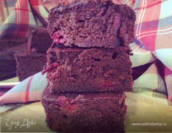 Брауни с темным пивом и малиной Брауни с темным пивом и малиной