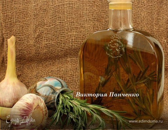 Оливковое масло с чесноком и розмарином Оливковое масло с чесноком и розмарином