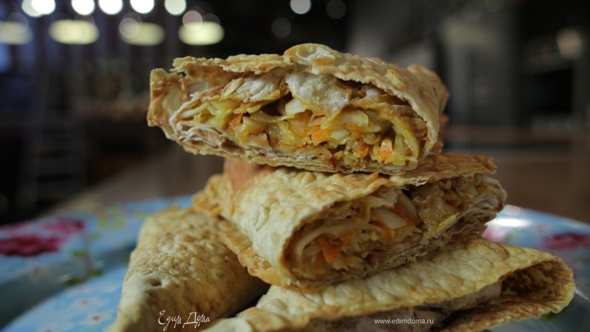 Пирожки из лаваша с курицей и капустой
