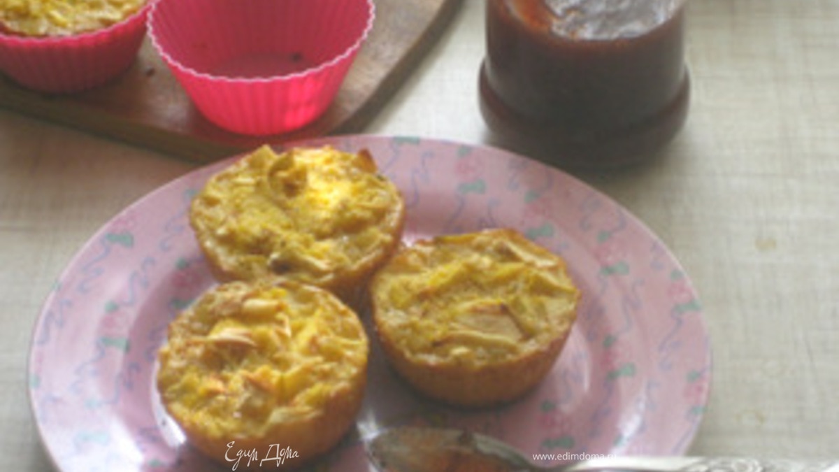 Кукурузные маффины с яблоками и корицей