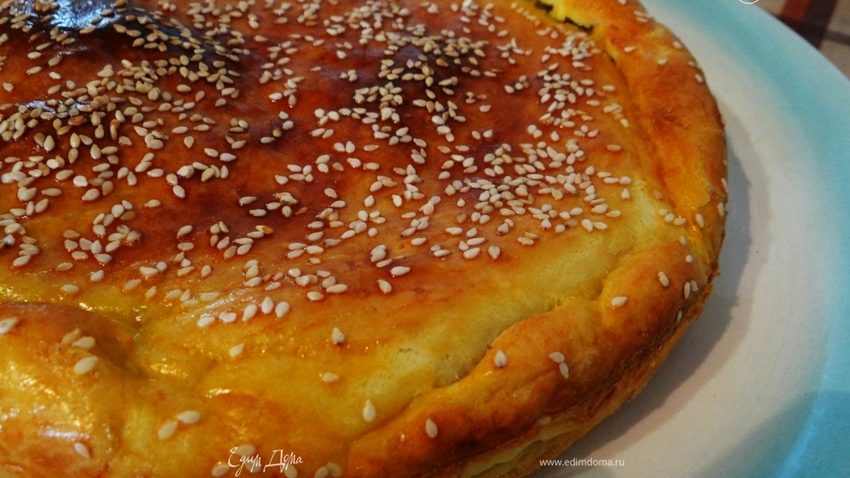 Пирог с зеленым луком на сметанном тесте