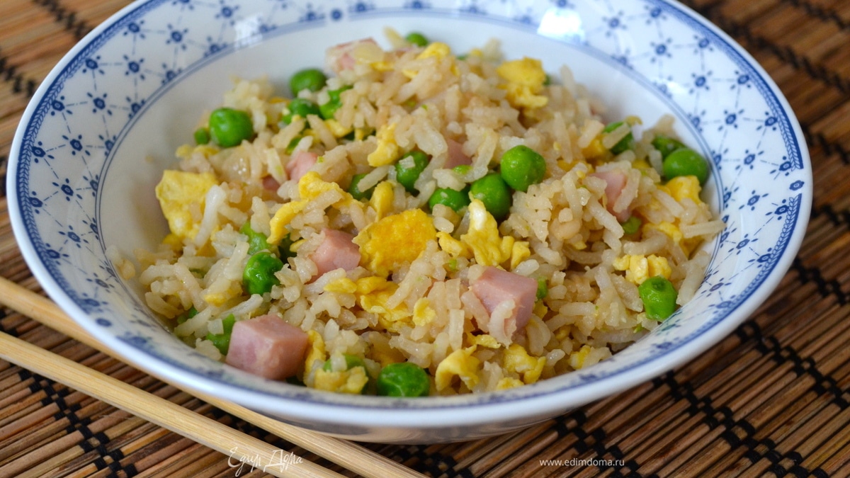 Жареный рис по-кантонезийски