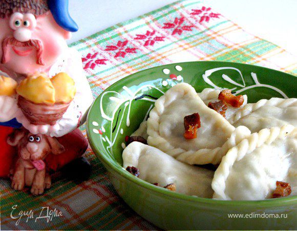 Вареники с капустой, грибами и шкварками