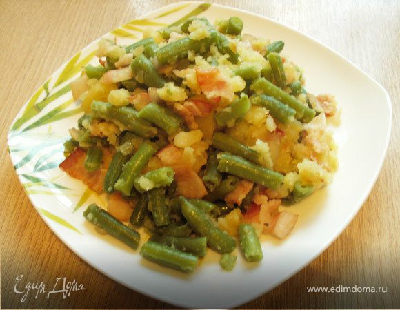 Теплый салат с беконом и стручковой фасолью Теплый салат с беконом и стручковой фасолью