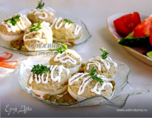 Яйца, фаршированные рубленой сельдью (Яйкі, фаршаваныя селядцом)