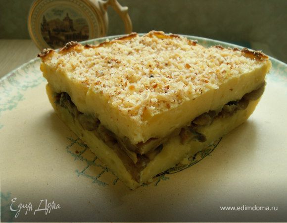 Картофельная запеканка с грибами, пармезаном и миндалем