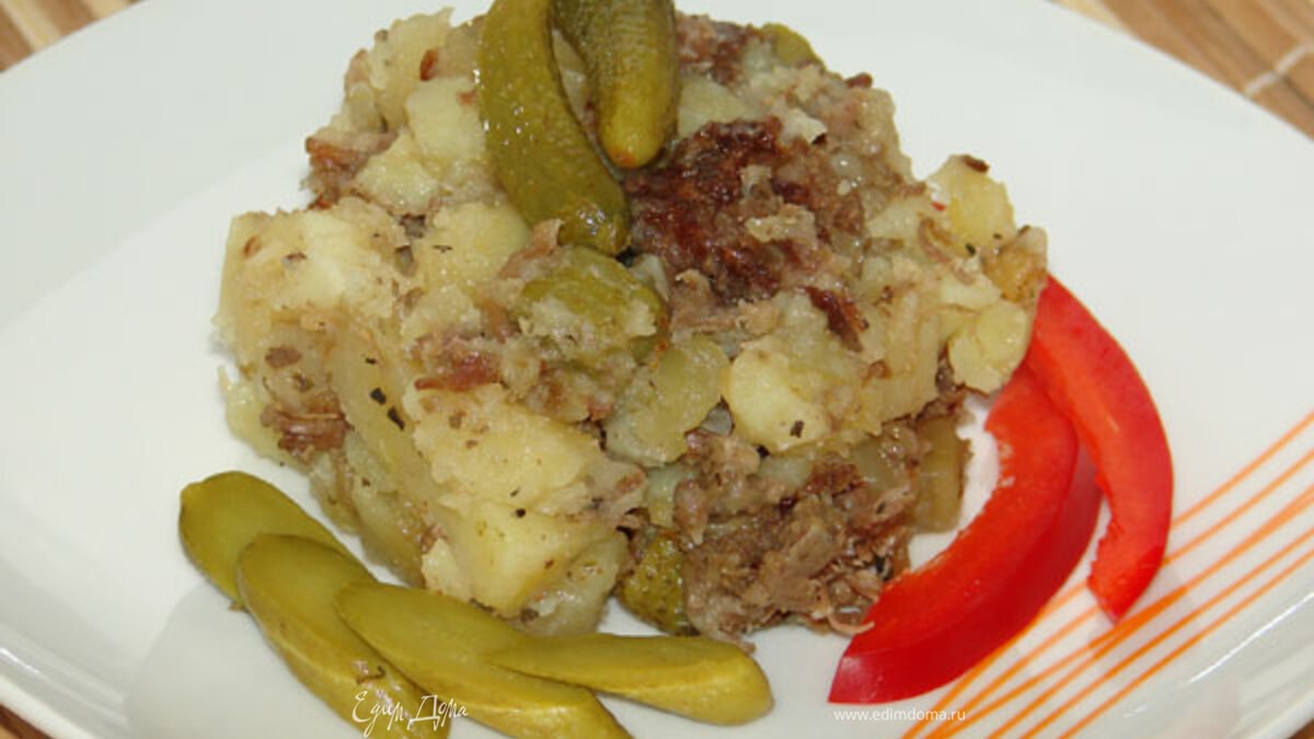 Картофель с тушеной говядиной в мультиварке
