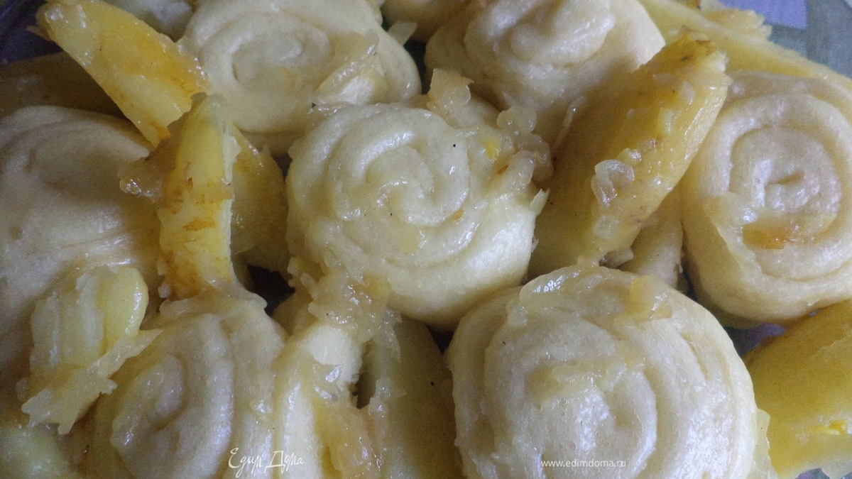 Немецкий «штрудель» с картофелем и луком