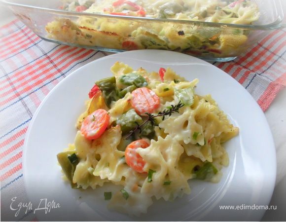 Запеканка из макарон с овощами и белым соусом 
