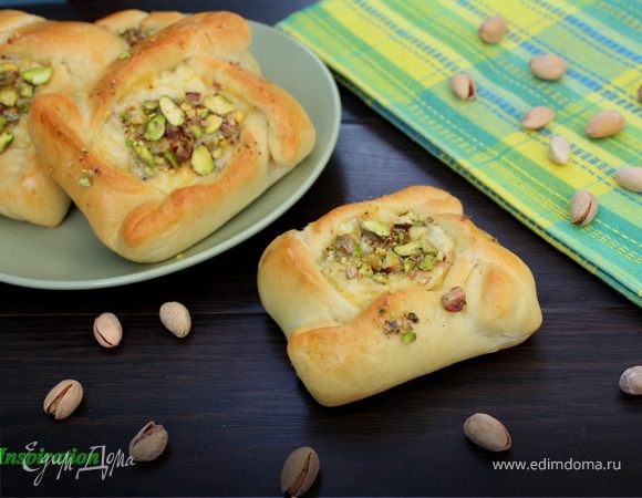 Сырные булочки с фисташками