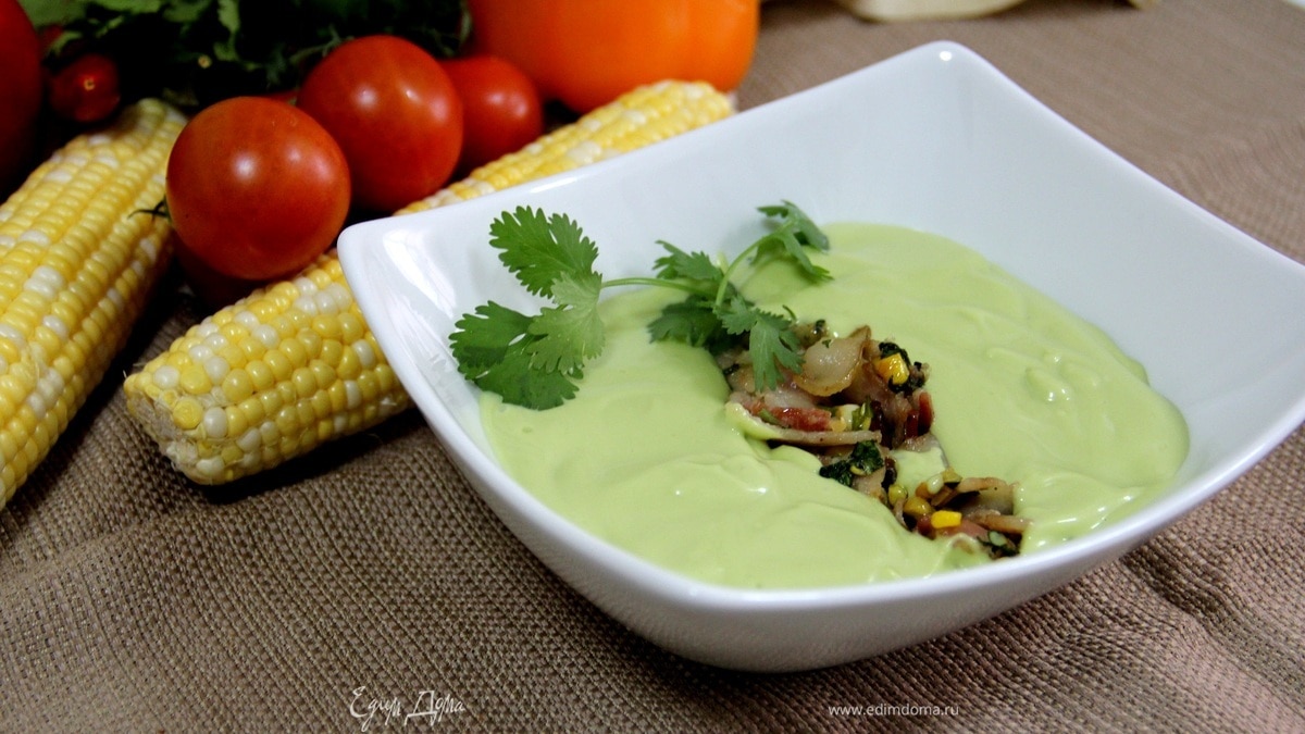 Холодный суп из авокадо с начинкой