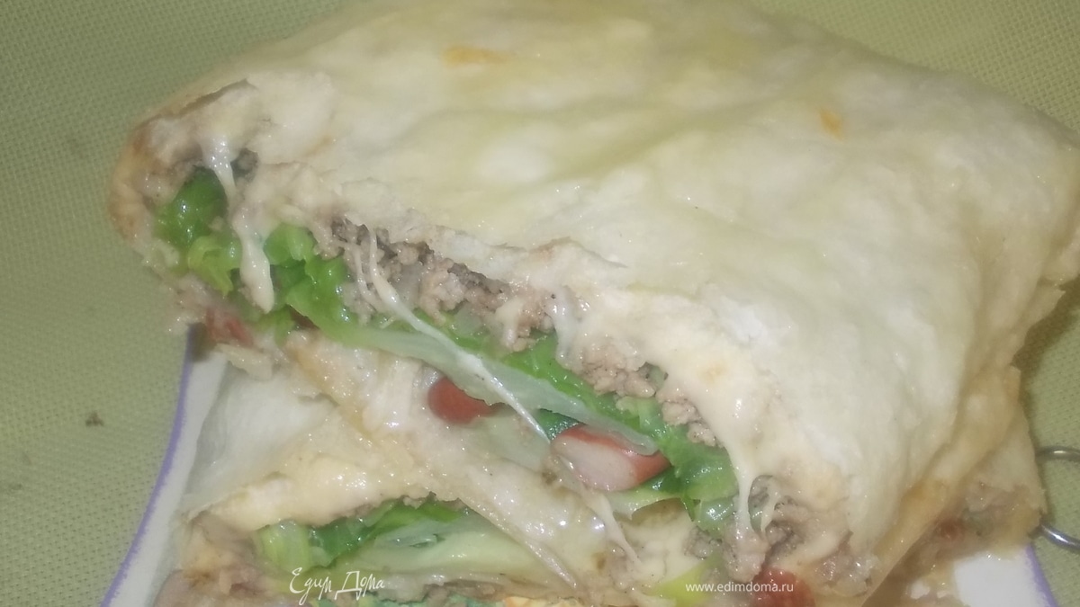 Мясной пирог-рулет с фасолью