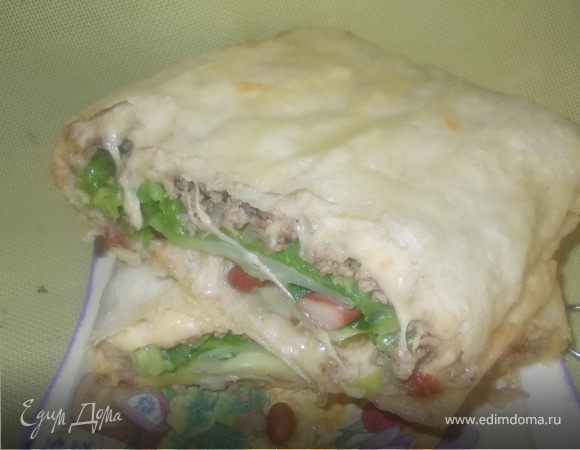 Мясной пирог-рулет с фасолью