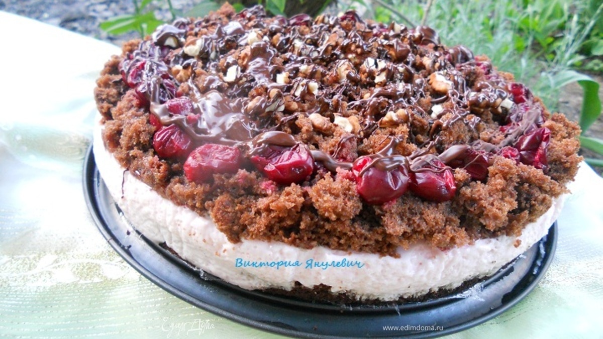 Шоколадный кухэ с нежнейшим вишневым кремовым суфле