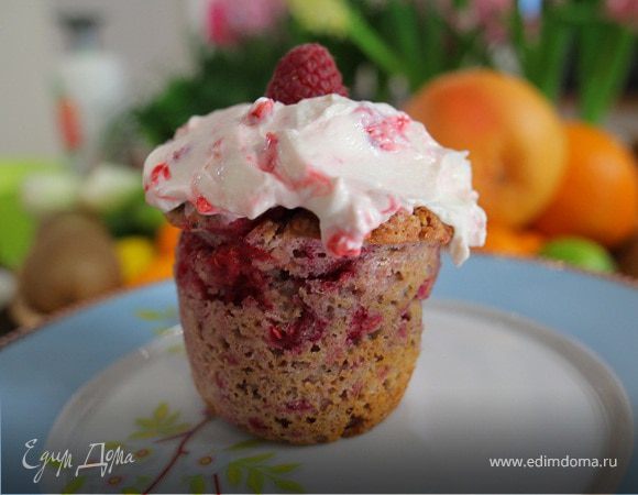 Миндальные маффины с малиновым кремом 
